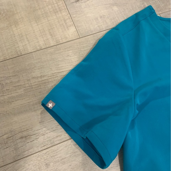 Figs scrub top - Picture 2 of 7